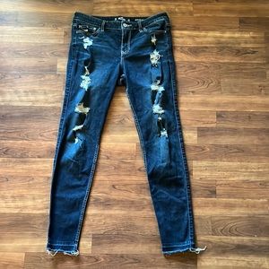 Women’s Hollister dark blue ripped jeans. Mid rise skinny. Size 30